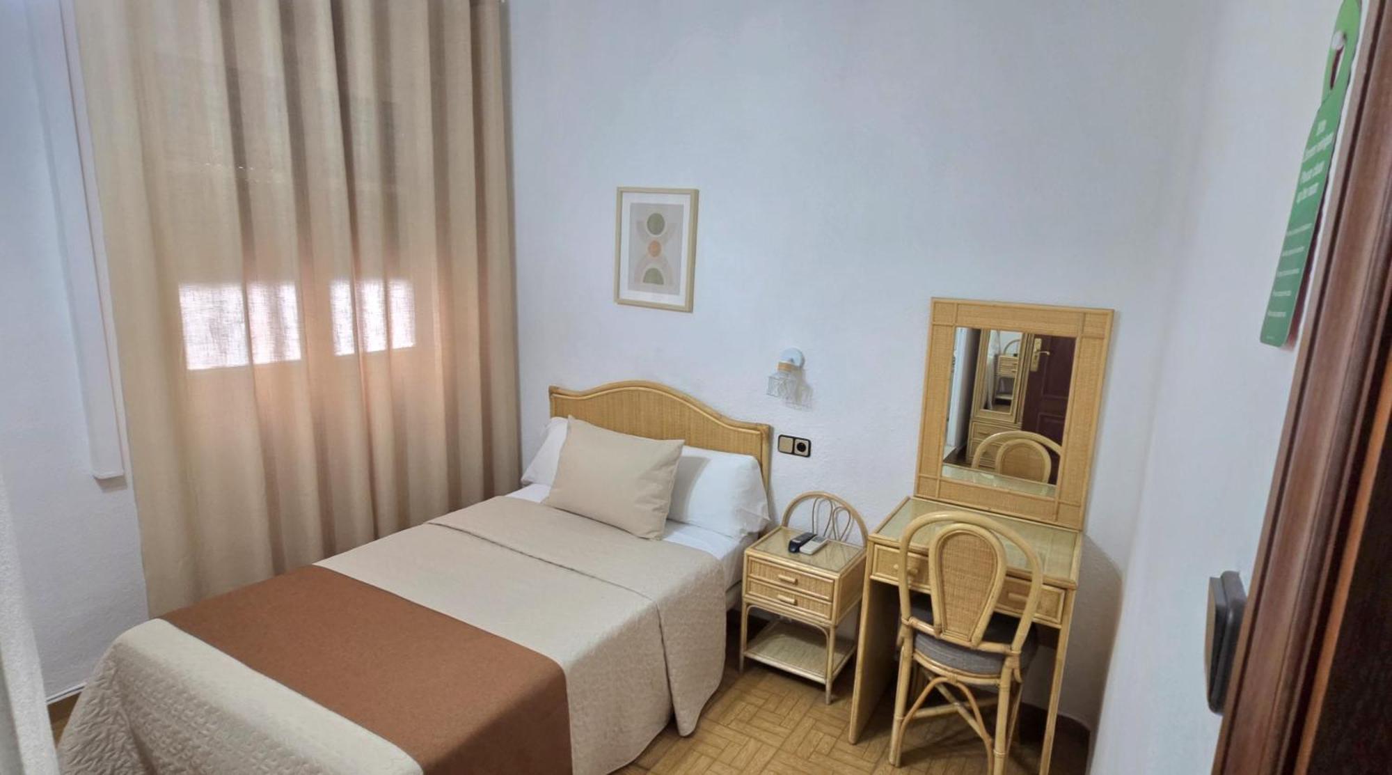 Hostal Prada Мадрид Экстерьер фото